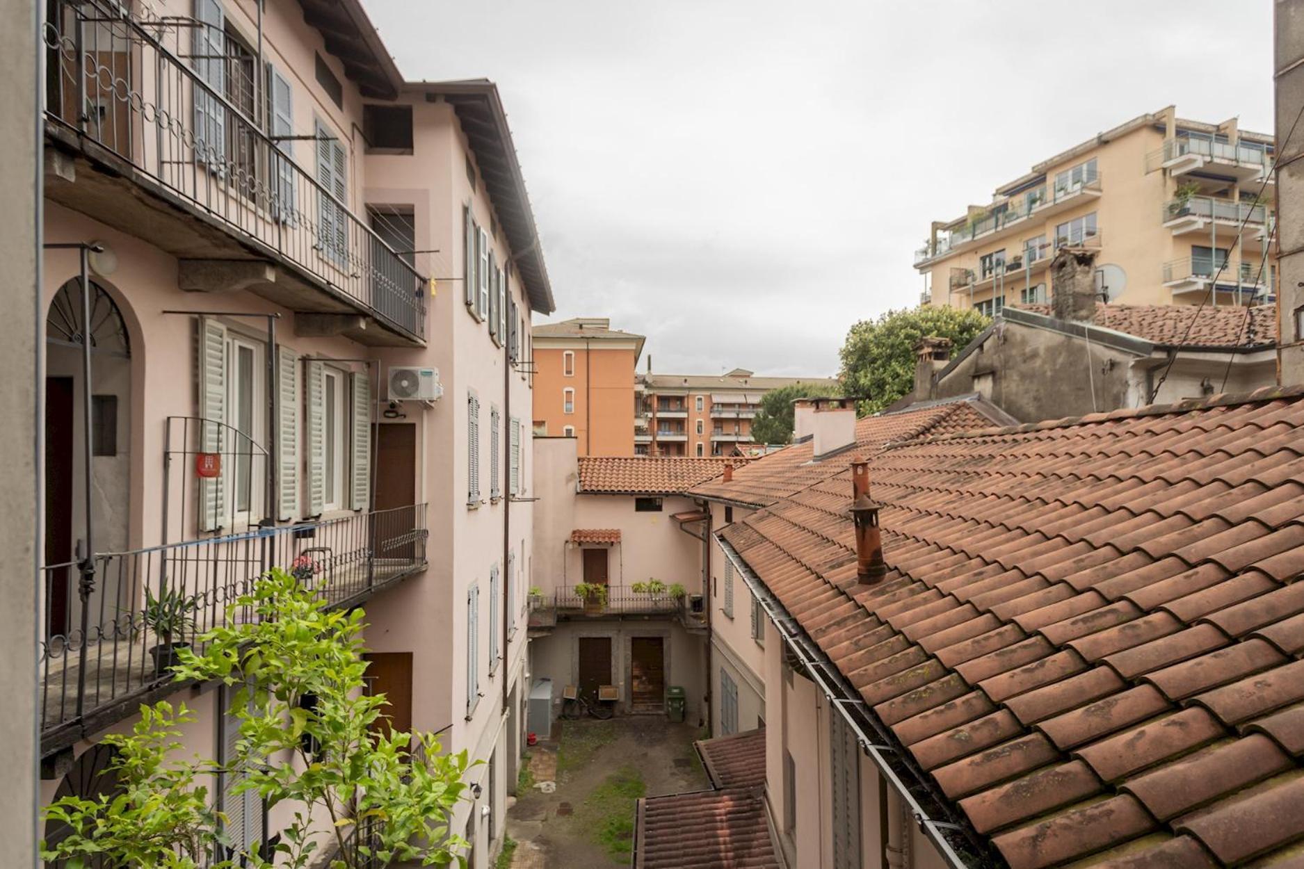 Old Court Hideaway By Rent All Como Exterior foto